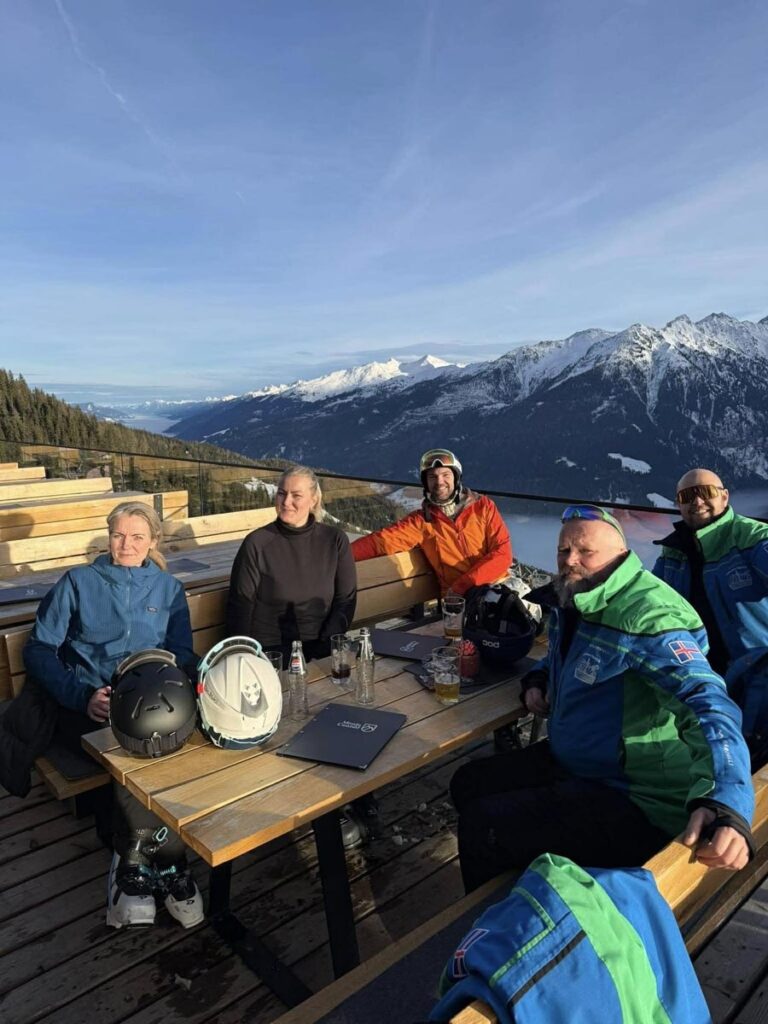 Myndasafn: Kátir skíðakappar njóta lífsins í austurrísku Ölpunum