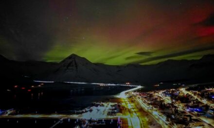 Mögnuð ljósadýrð á næturhimni Siglufjarðar – Ingvar Erlingsson fangaði augnablikið