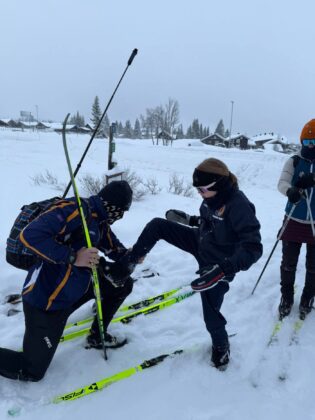 Skíðagönguhópur SSS og SÓ skíðaði milli bæja til að fara á veitingastað - Myndir