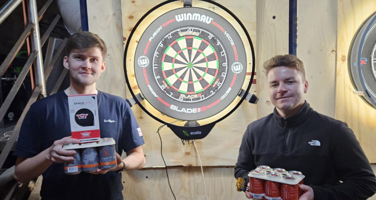 Fjör og keppni þegar ný píluspjöld voru tekin í notkun