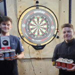 Fjör og keppni þegar ný píluspjöld voru tekin í notkun