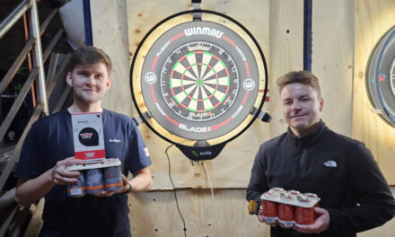 Fjör og keppni þegar ný píluspjöld voru tekin í notkun