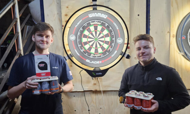 Fjör og keppni þegar ný píluspjöld voru tekin í notkun