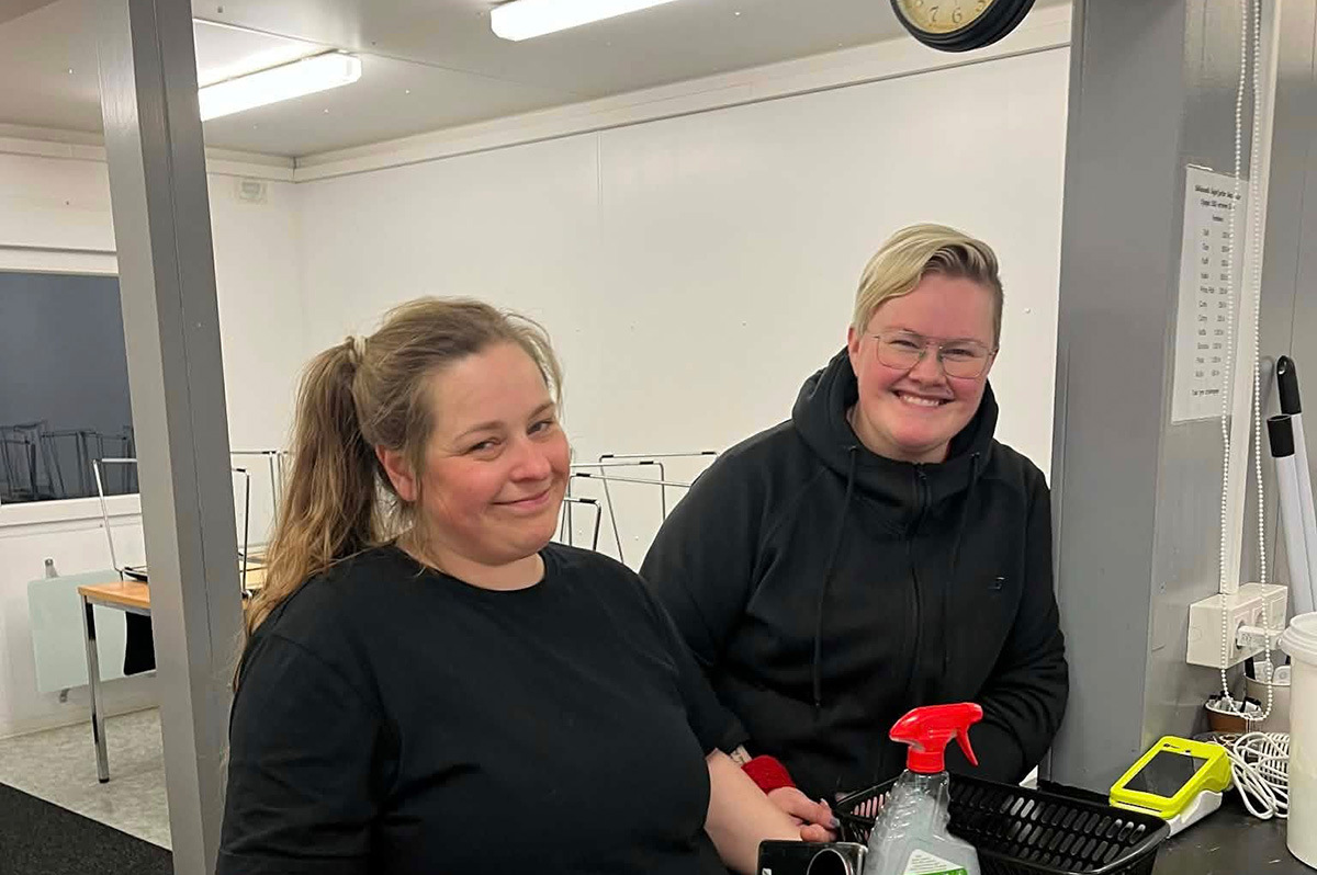 Þú þarft ekki að kunna á skíði til að kaupa veitingar í Skarðsdal