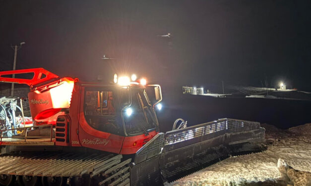 Troðari bilaður, en Skarðsdalur heldur opnu í dag