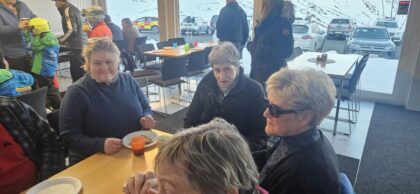 Líf og fjör í veitingaskálanum í Skarðsdal - Myndasafn