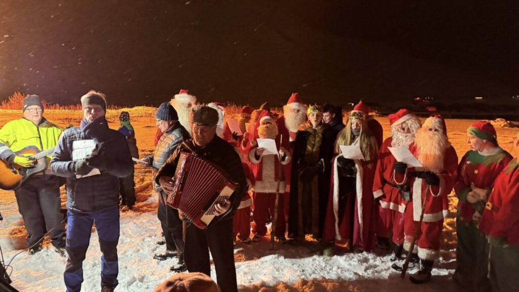 Myndir: Þrettándinn haldinn hátíðlegur á Siglufirði með göngu og flugeldasýningu