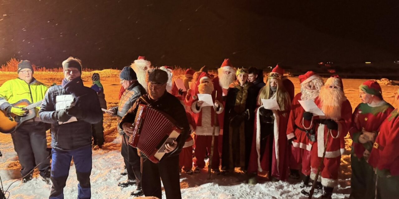 Myndir: Fjölmenni lagði leið sína í blysför á Þrettándanum á Siglufirði