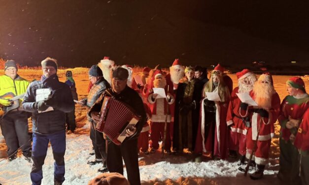 Myndir: Fjölmenni lagði leið sína í blysför á Þrettándanum á Siglufirði