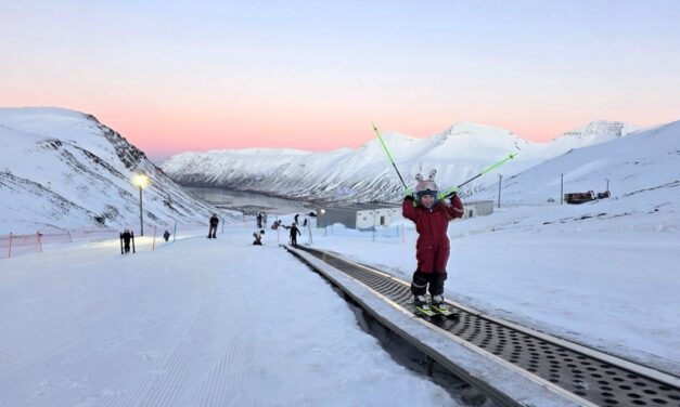 Færið flott og nýtroðnar brekkur í Skarðsdal