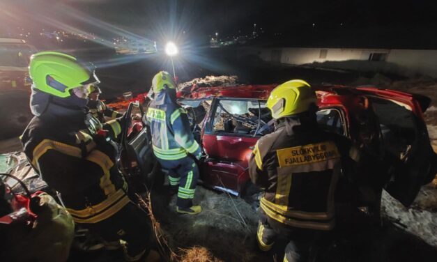 Slökkvilið Fjallabyggðar dró fram klippibúnaðinn