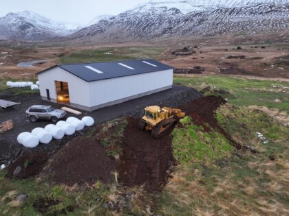 „Það fer afskaplega vel um féð í nýja húsinu.“ Segir Halldór