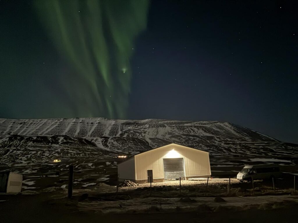 „Það fer afskaplega vel um féð í nýja húsinu.“ Segir Halldór