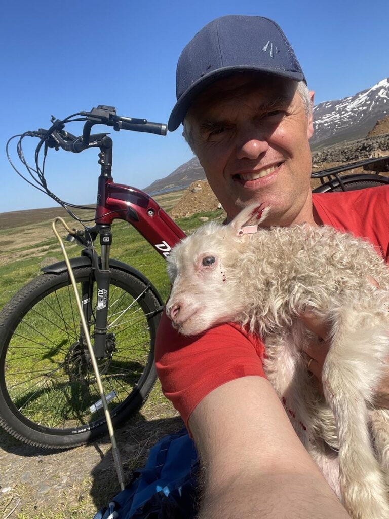 „Það fer afskaplega vel um féð í nýja húsinu.“ Segir Halldór