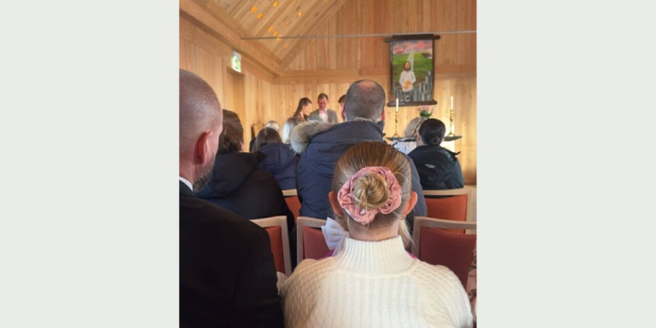 Fyrsta barnið skírt í nýju Miðgarðakirkjunni í Grímsey