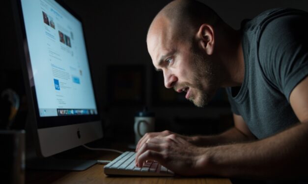 Pétur Arnar – “Virkur í kommentum”