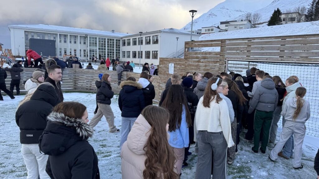 Myndir: Rýmingaræfing í Grunnaskólunum, vel heppnuð á Siglufirði og Ólafsfirði
