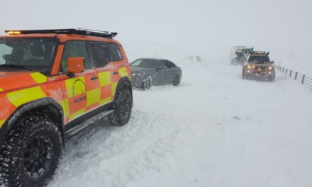 Aðgerðir björgunarsveita hafnar á ný á Holtavörðuheiði