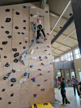 Nemendur Menntaskólans á Tröllaskaga skapa aðgengilegt lesefni fyrir börn - Myndir og vídeó