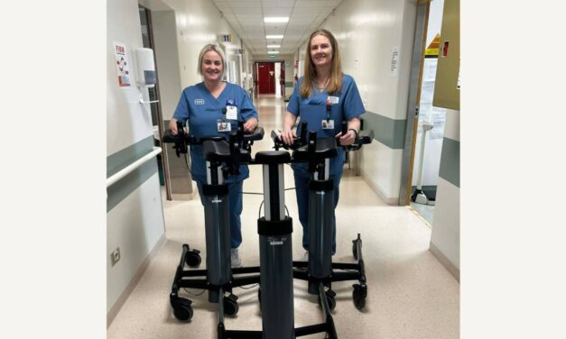 Skurðlækningadeild SAk færðar göngugrindur