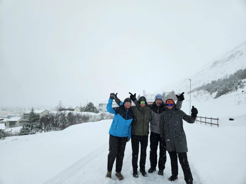Gönguferð endaði með skemmtilegu sprelli á Torginu - Myndir