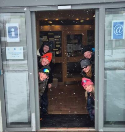 Gönguferð endaði með skemmtilegu sprelli á Torginu - Myndir