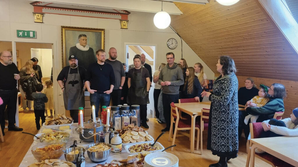 Myndir og myndbönd: Feðrafélagið bauð upp á dýrindis kræsingar við lok kirkjuskólans