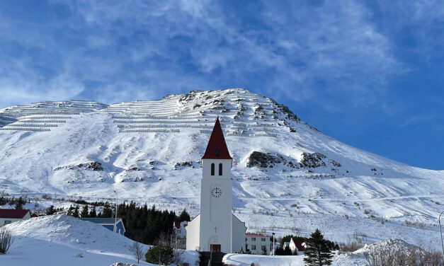Meðlimum þjóðkirkjunnar fjölgar lítillega